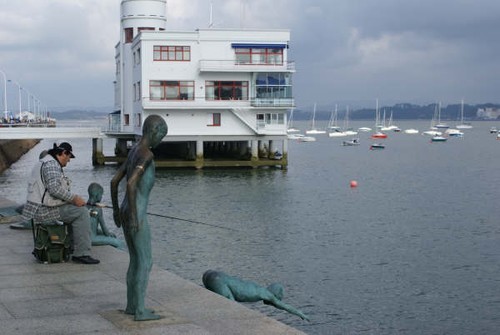 Santander Yacht Club with Statues Boys diving for coins © Ian & Andrea Treleaven